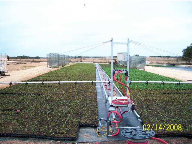 Adjustable spray bar heights for various crops